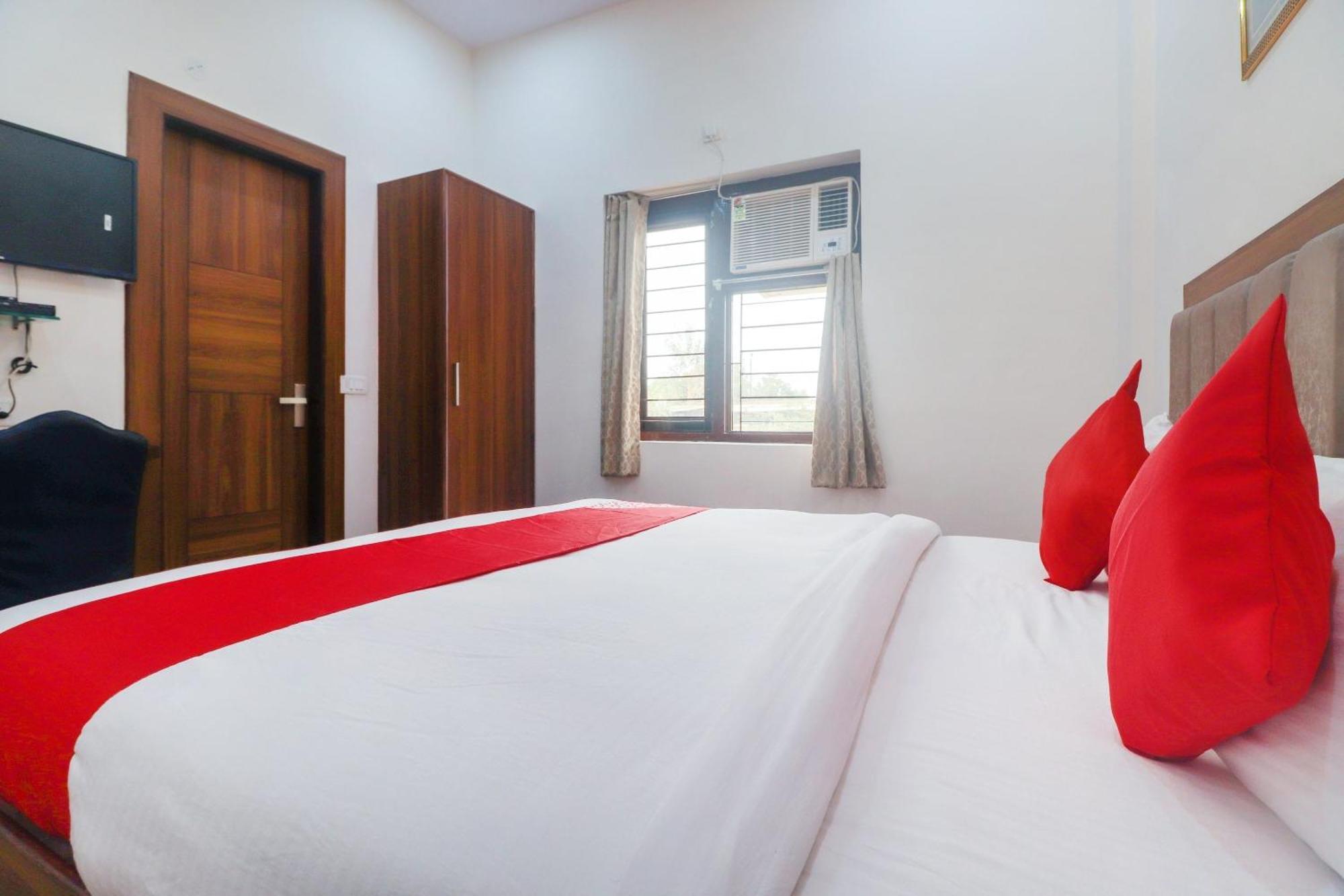 Hotel O Taj Classic Tājganj Kültér fotó